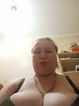 KiraStanton webcam