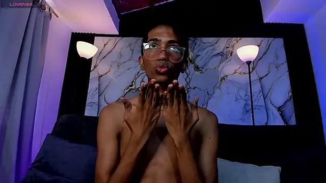 triiangel_latinboy webcam