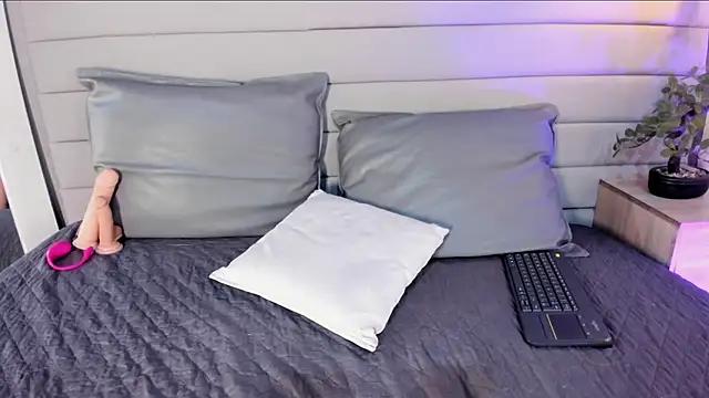 Miia_ferrarii webcam