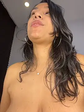 PilarJones_ webcam