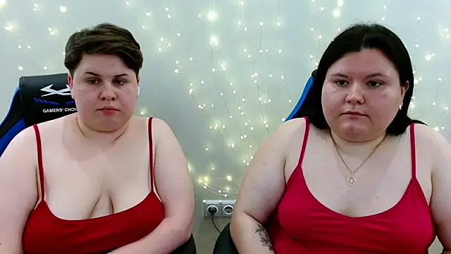 BeckyAndHellen webcam