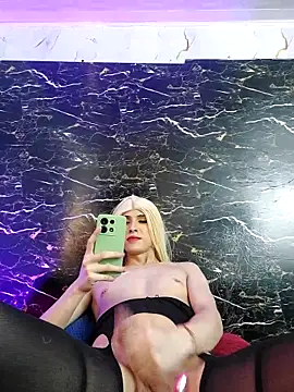 crislingery_dolli webcam