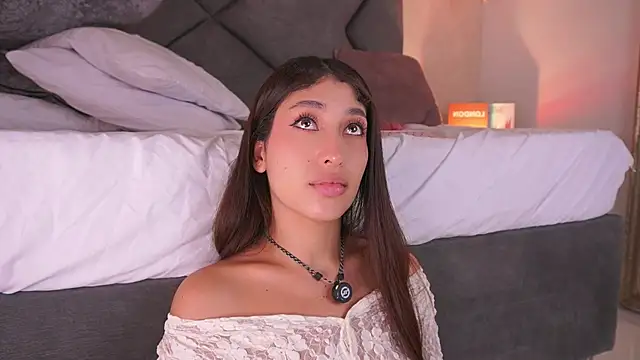 Honeyymoonn_ webcam