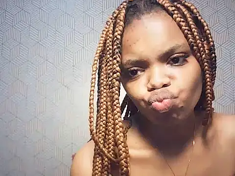 BustieLaura webcam