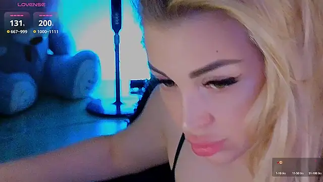 MilanaOmg webcam