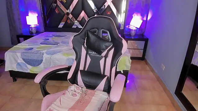 Linda4Petite webcam