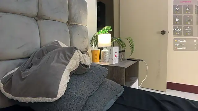 youngstunnagirl live cam on StripChat