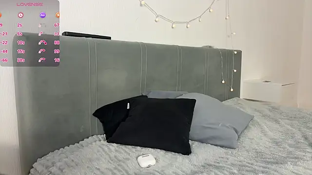 meowchaa live cam on StripChat