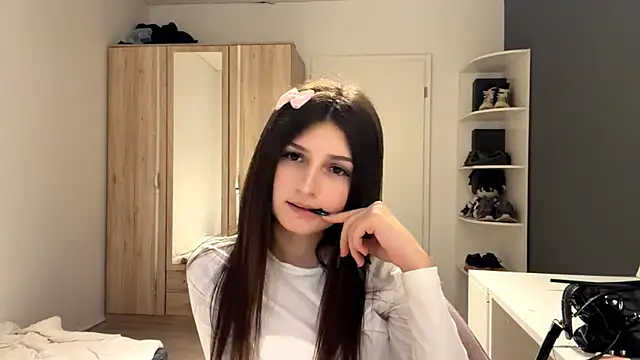 SpanishRooter live cam on StripChat