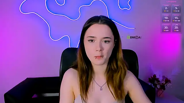liana_kisses webcam