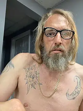 THE-CHAMPLOVENIPPLES73 live cam on StripChat
