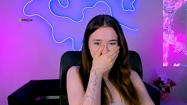 liana_kisses webcam