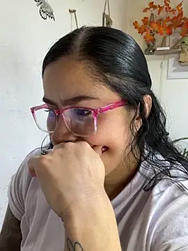 sweet__nurse1 (F young) - MY KITTEN WANTS TO DRIP😈🌊