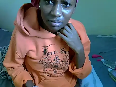 Pearl_petite webcam
