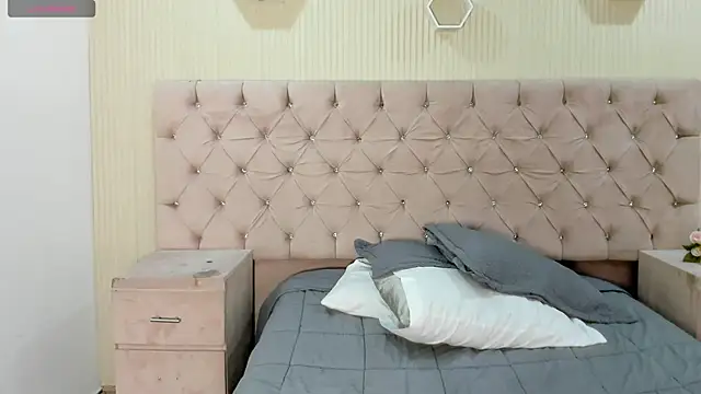 ZarinaWynne webcam