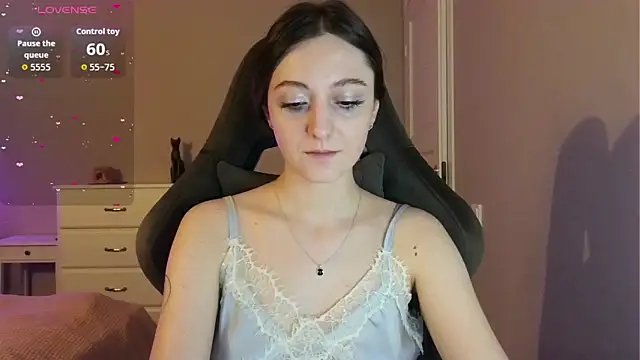white_liillyy webcam