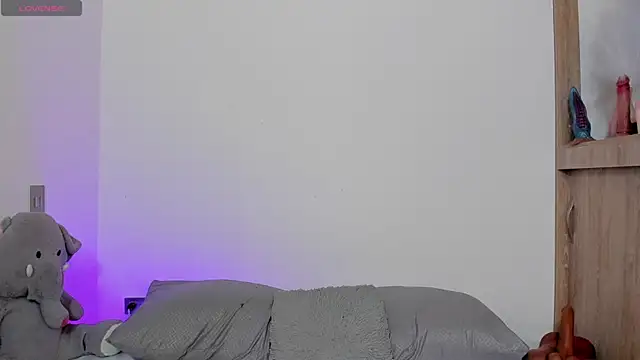 TianaGlow44 webcam