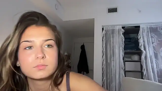 Elenahere4u webcam