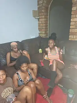 Littletee001 webcam