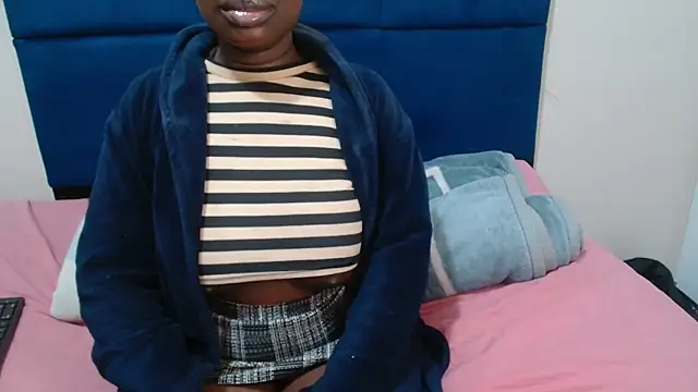 MilkyTitties webcam