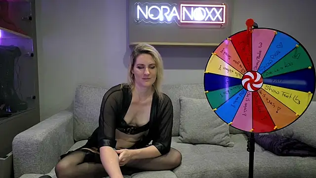 NoraNoxx webcam
