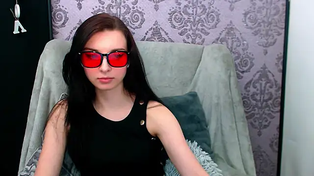 DominantLuna webcam