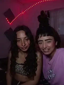 AlexxaAndRileyy webcam