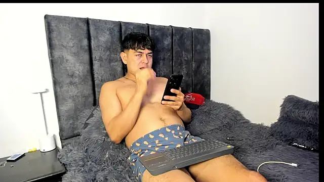 Bryan_Rossi webcam