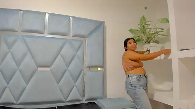 Lucy_asm webcam