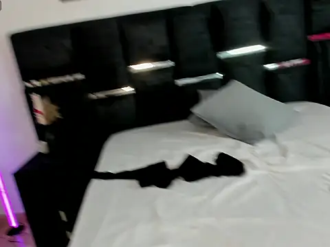 Eladyrous28 webcam
