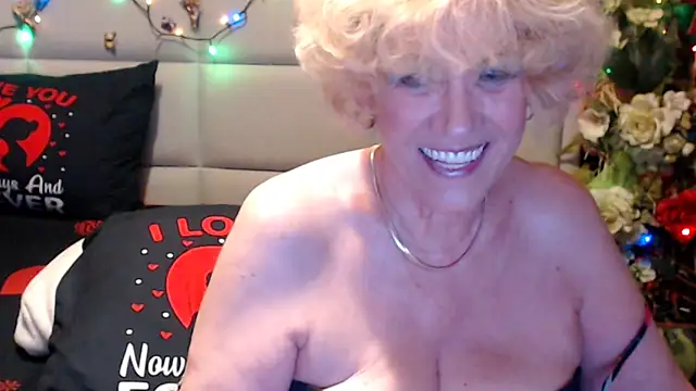HappyWomanOn webcam