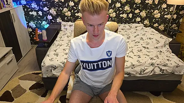 vuitton - Vuitton's free webcam - UK Sex Cams