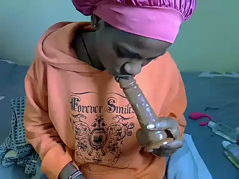 Pearl_petite webcam