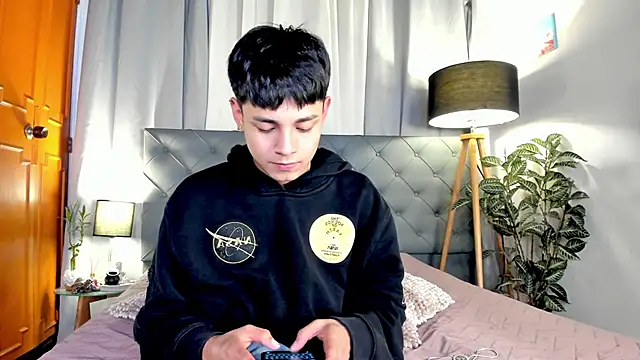 Bldavioro45 - Male webcam sex chat