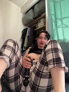 Nina-Chick777 live sex cam