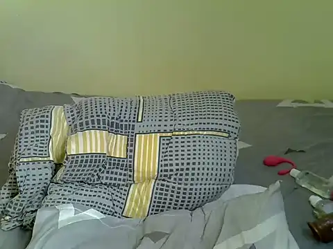 Pearl_petite webcam