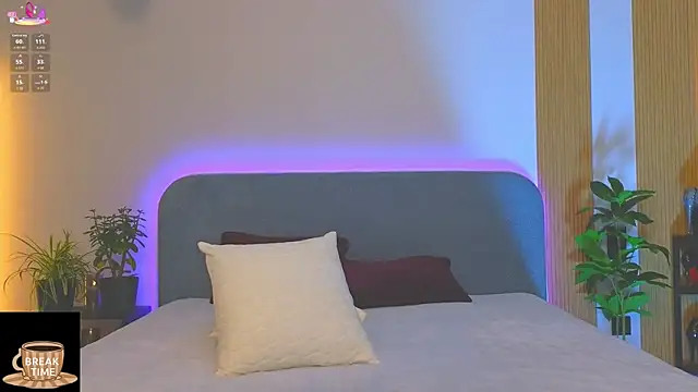 Kira_from_UA webcam