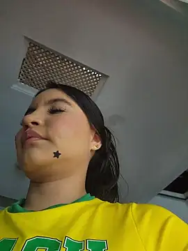 Pretty_Julieta webcam