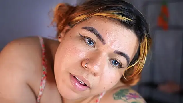 Samanta_Bigboos webcam