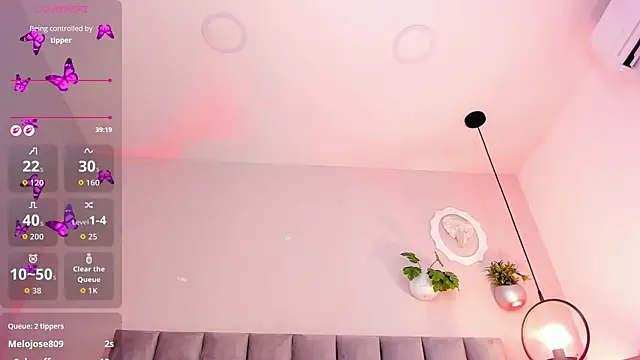 Tina_curly webcam