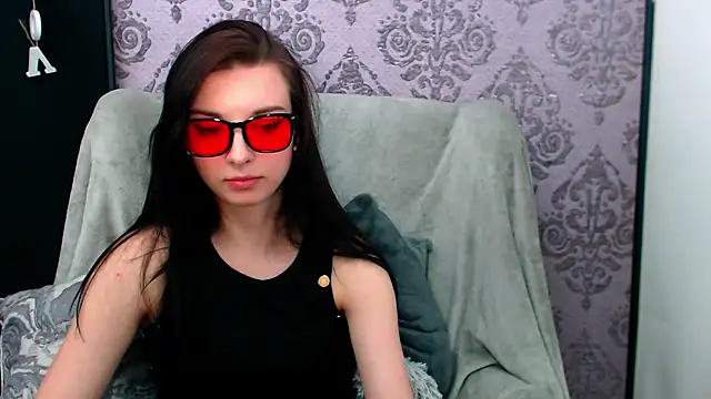 DominantLuna webcam