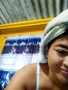 LatinSquirtBaby webcam