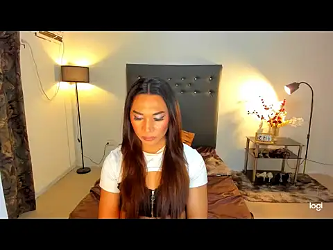 UrSeductiveCriselda webcam