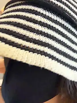 nide-laoshi live cam on StripChat