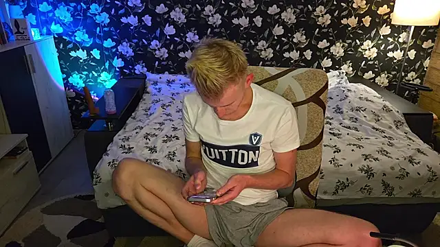 Vuitton live cam on StripChat