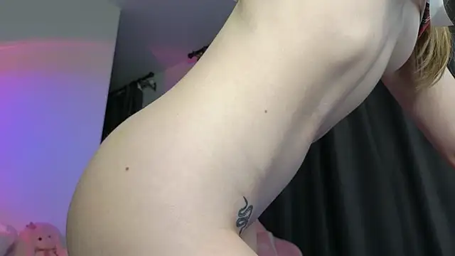 _eva_queen (F teen) - PUT DILDO IN TIGHT ASS