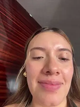 valery_mora webcam
