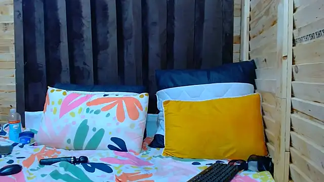 DarkBerryDiamond255 webcam