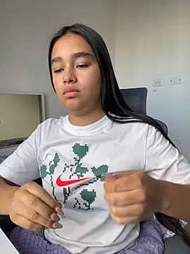 i_samanthaa (F teen) - Show nipple🙈