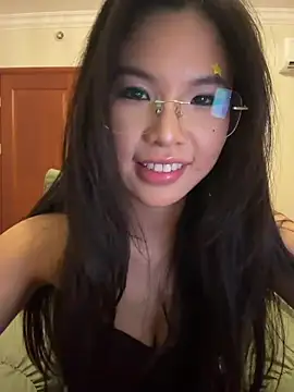 yy22111 live cam on StripChat